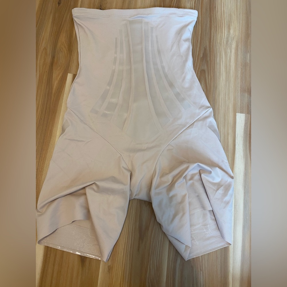 Never worn shape wear